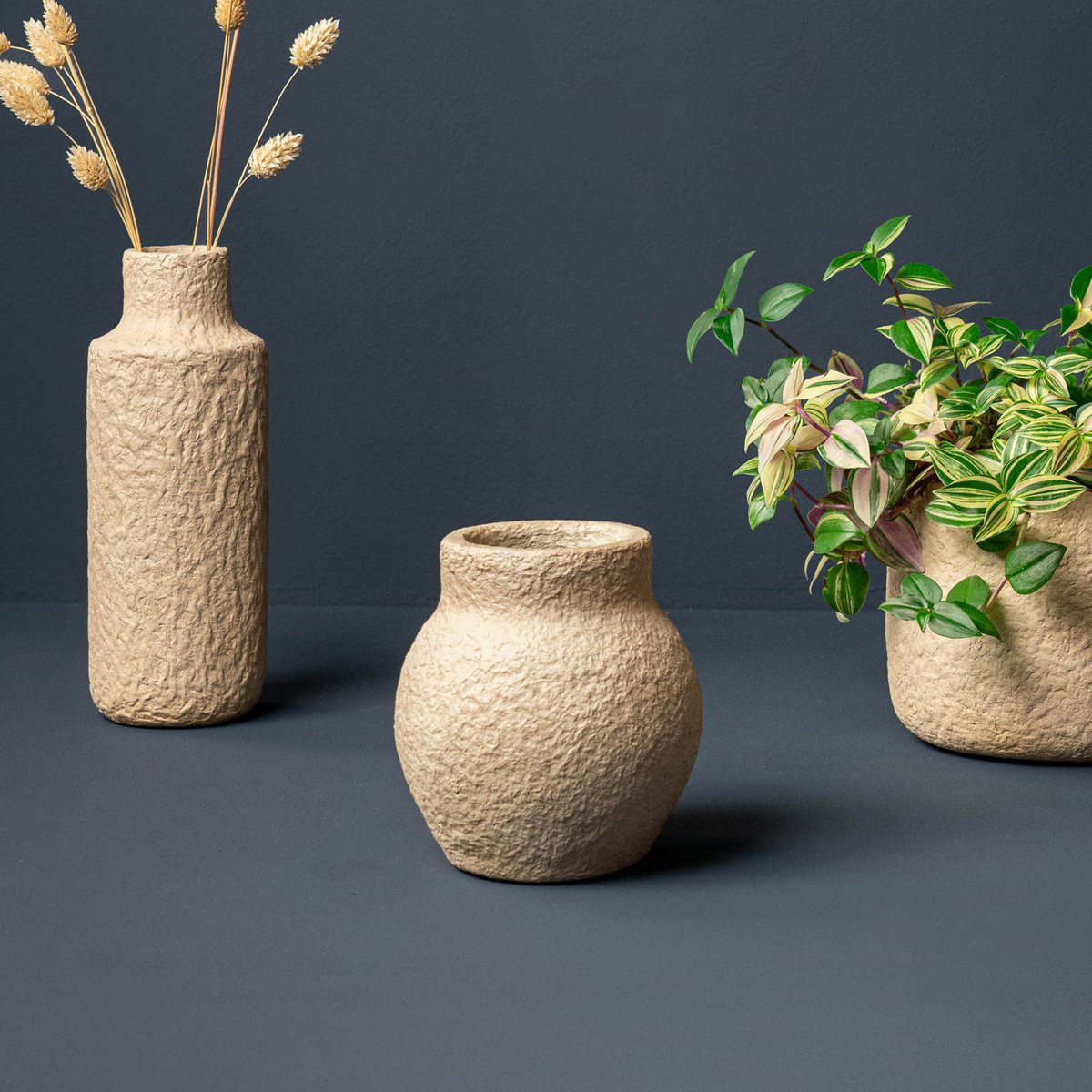 Kinta Papierpulp Bolvaasje Beige 15 cm – Handgemaakt
