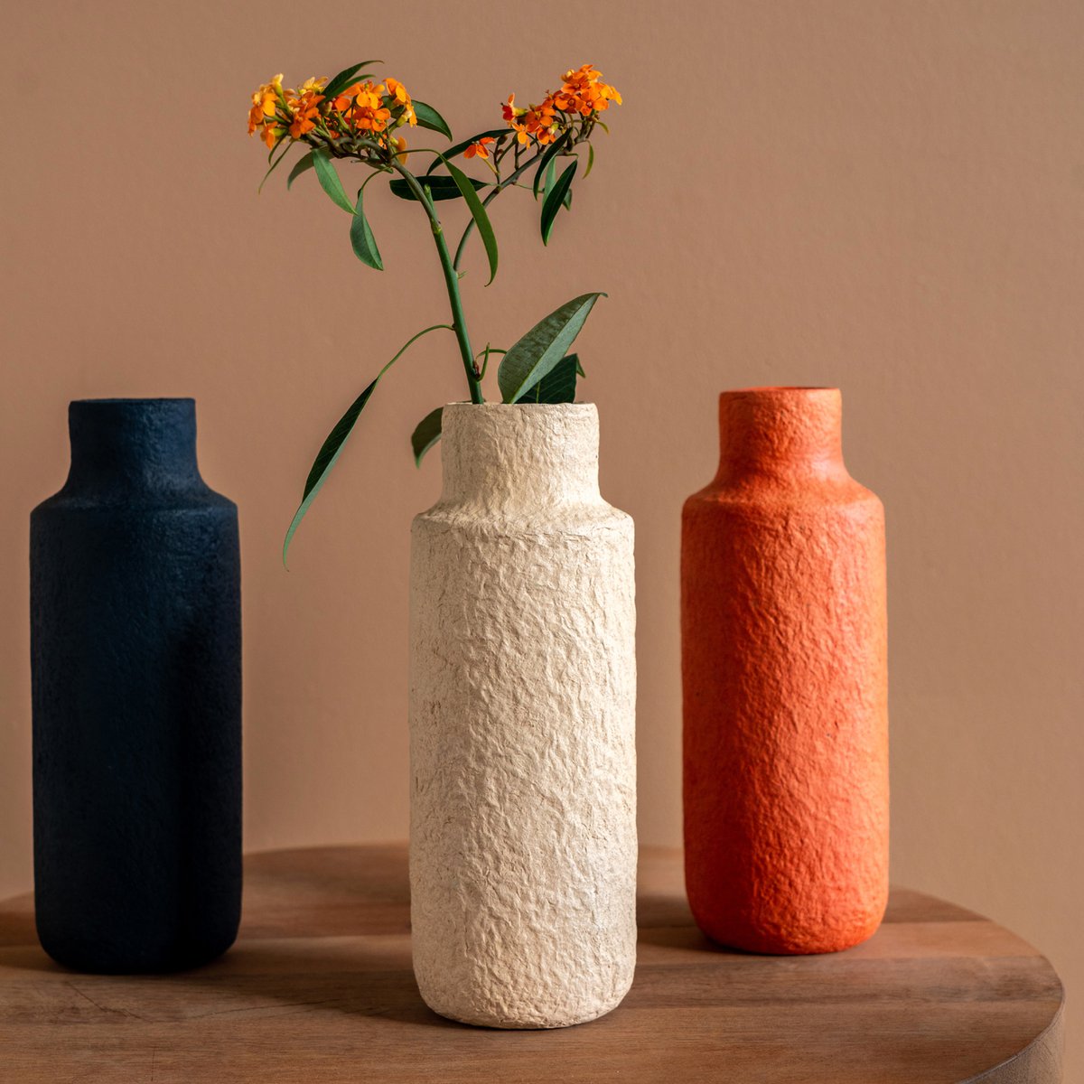 Kinta Papierpulp Vaas 23 cm – Handgemaakt & Gerecycled oranje/zwart