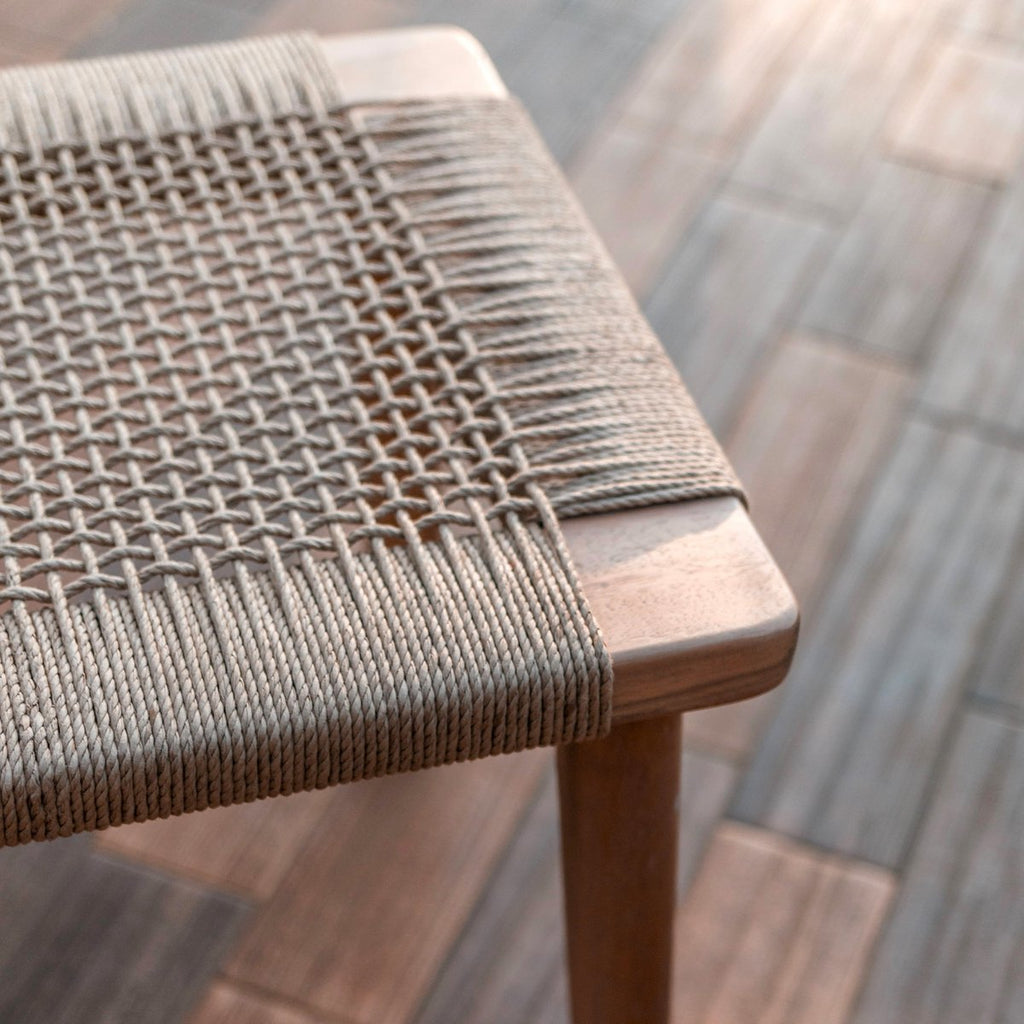 SUNDA – Handgemaakte kruk van Trembesi-hout & gerecycled papier