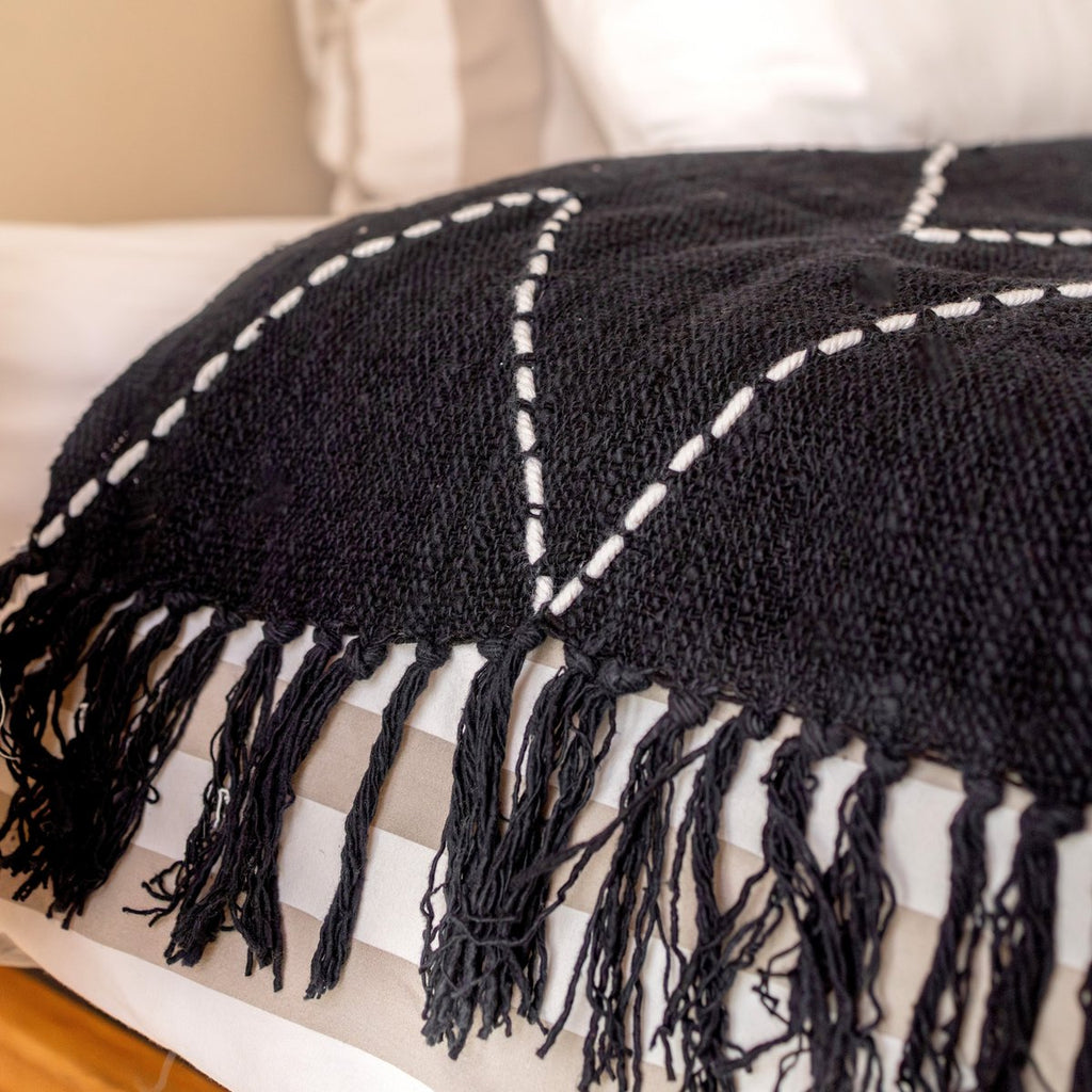 LINGGAH – Handgewebter Baumwollplaid schwarz 140 × 200 cm