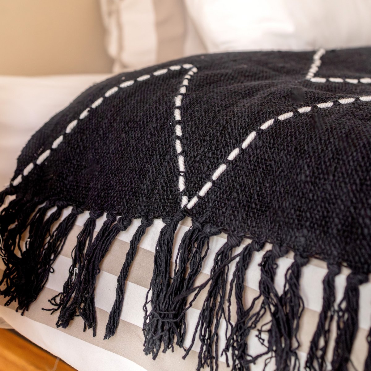 LINGGAH – Handgewebter Baumwollplaid schwarz 140 × 200 cm