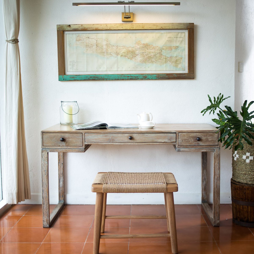 SUNDA – Handgemaakte kruk van Trembesi-hout & gerecycled papier