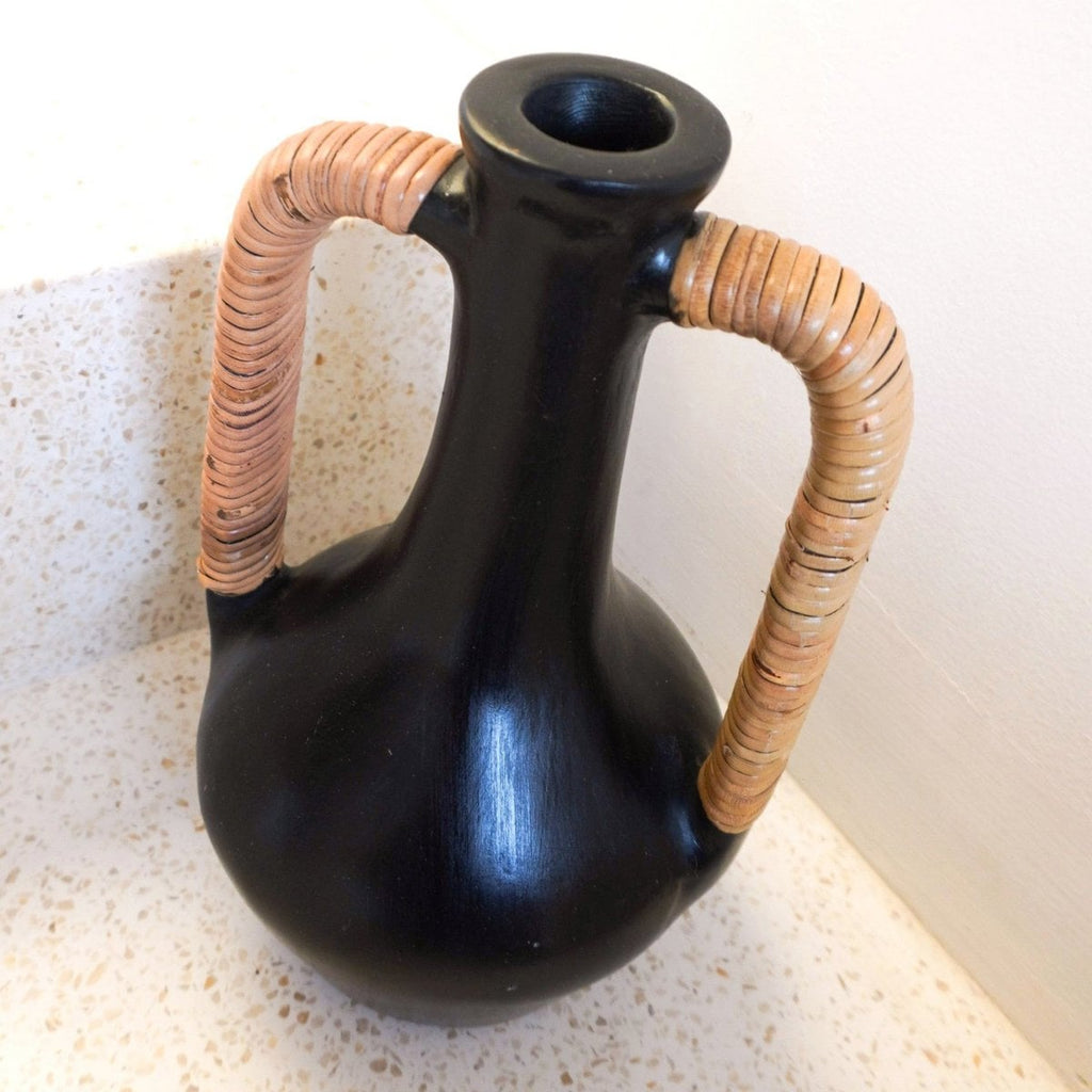 SELAYAR – Handgefertigte Vase aus schwarzem Ton