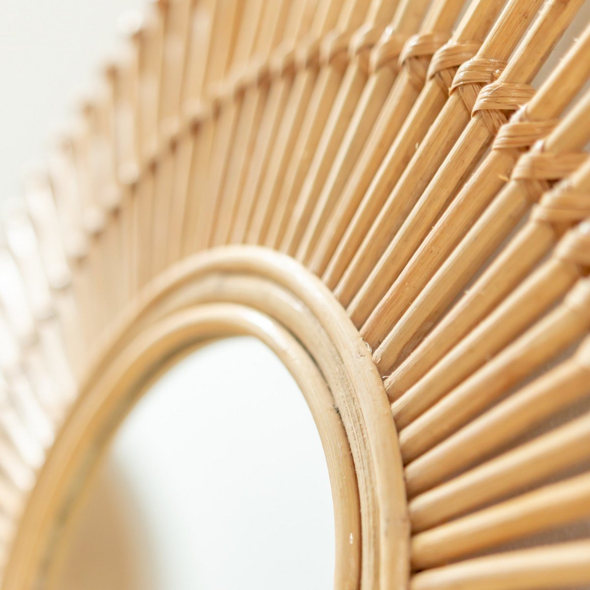 BUMI – Handgemachter Wandspiegel aus Rattan 58cm