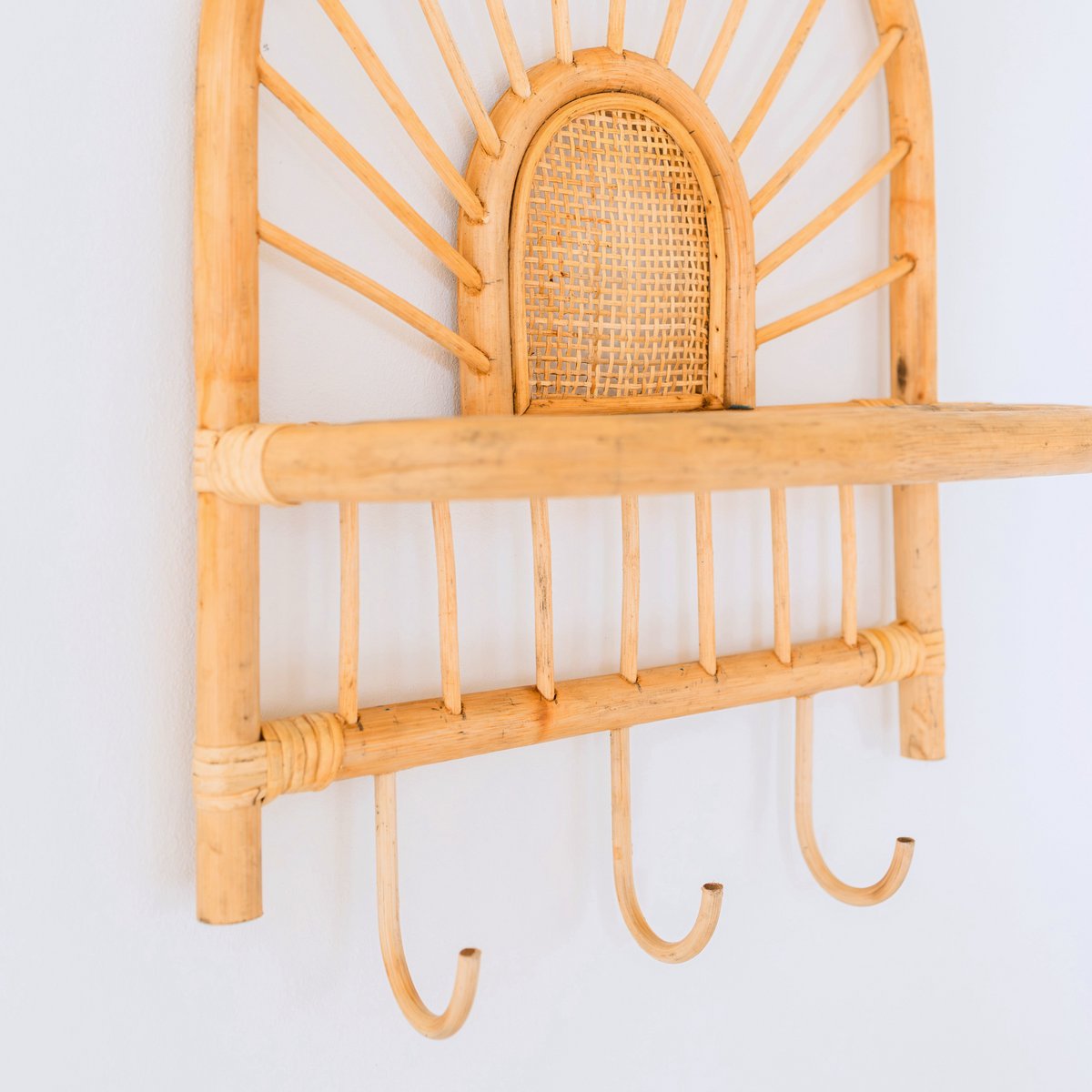 Banten Rotan Wandplank met 3 Haken – Handgemaakt