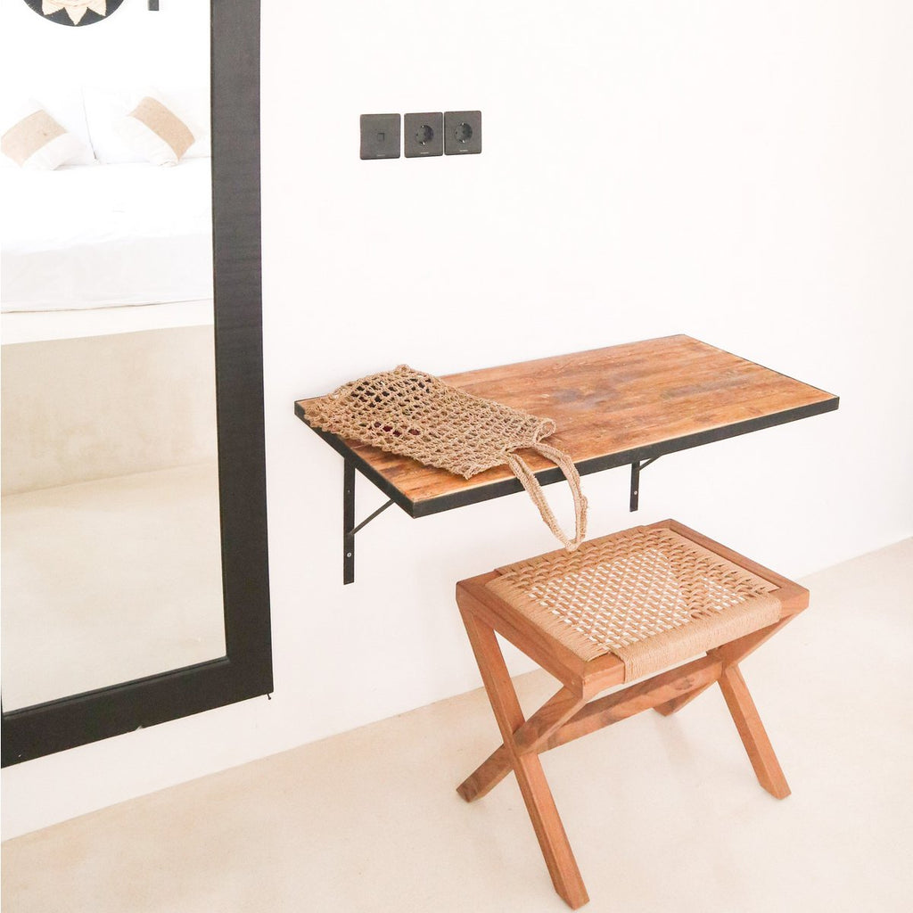 INDRA – Handgefertigter Hocker aus Trembesi-Holz & Recyclingpapier