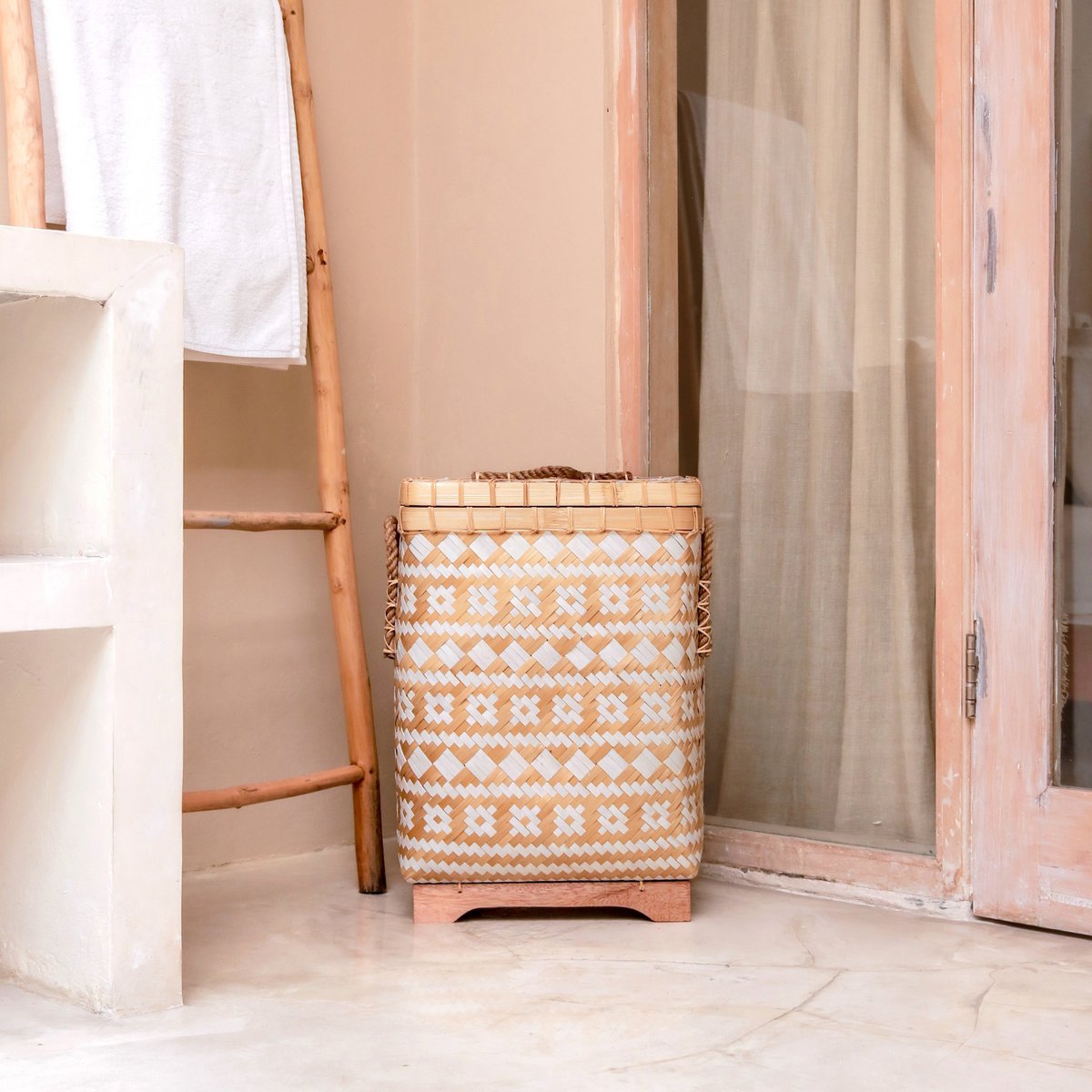 Dari Bamboe Wasmand met Deksel – Beige & Wit
