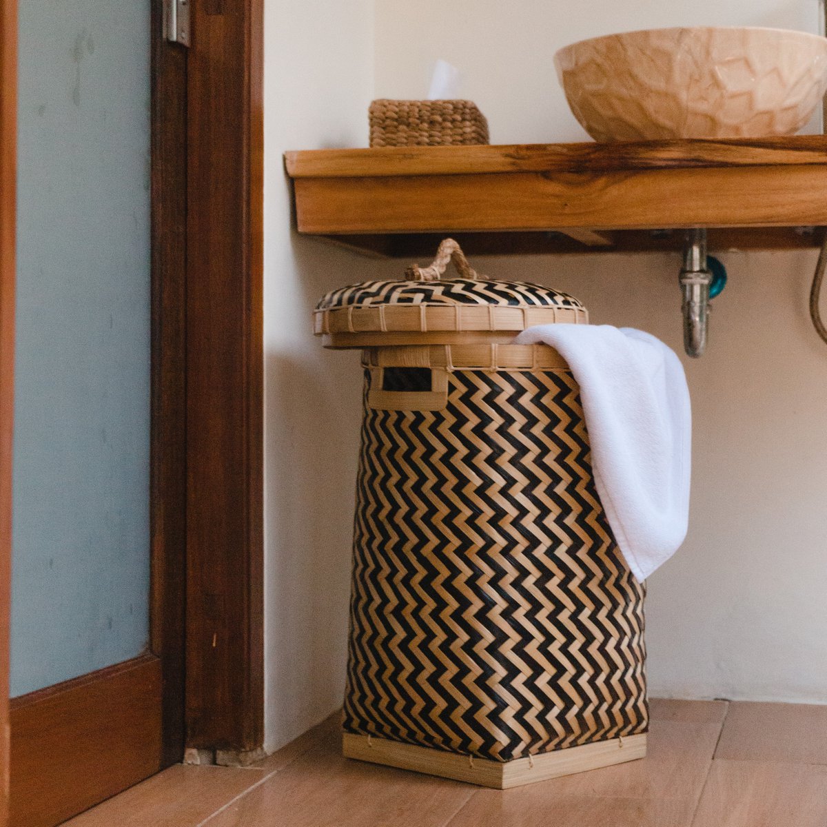 Soeji Nabire Wasmand met Deksel – Handgemaakt Bamboe