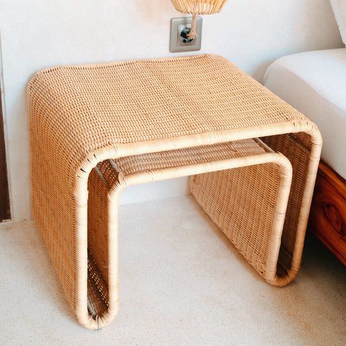 BAYU – Handgemachter Rattan-Beistelltisch