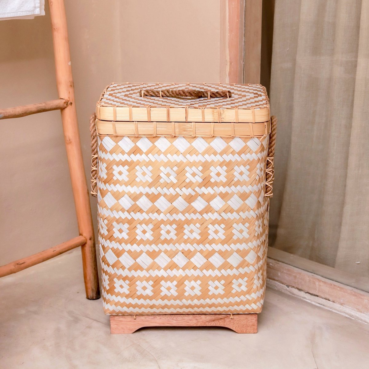 Dari Bamboe Wasmand met Deksel – Beige & Wit