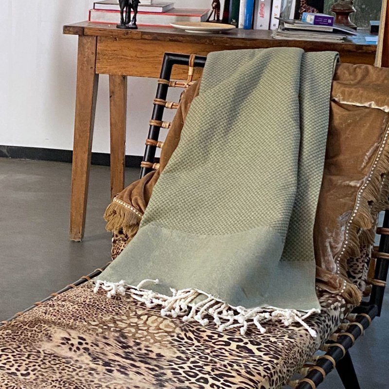 LANTARA Honeycomb Olive Green olijfgroene plaid van gerecycled katoen met wafelstructuur