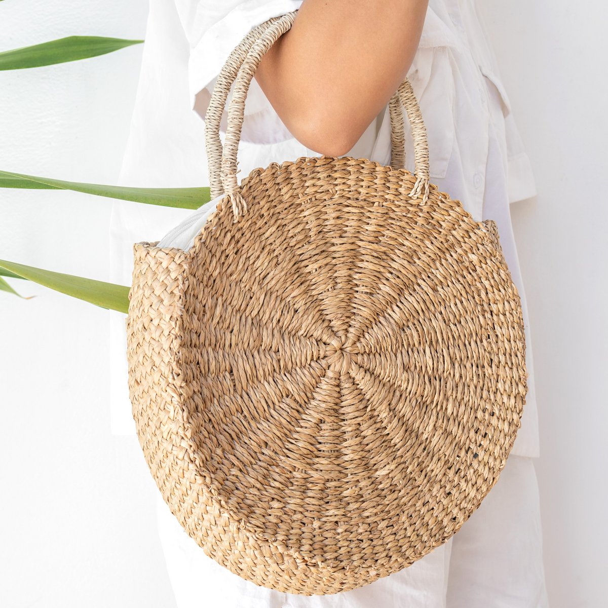 Menara ronde handgemaakte tas van naturel zeegras met twee handvatten