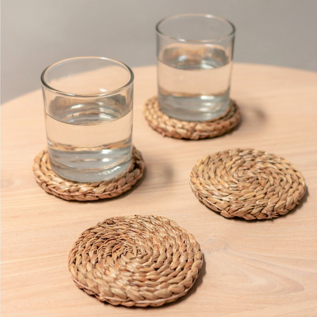 Suku beige zeegras onderzetters van 10 cm, handgemaakt op Java