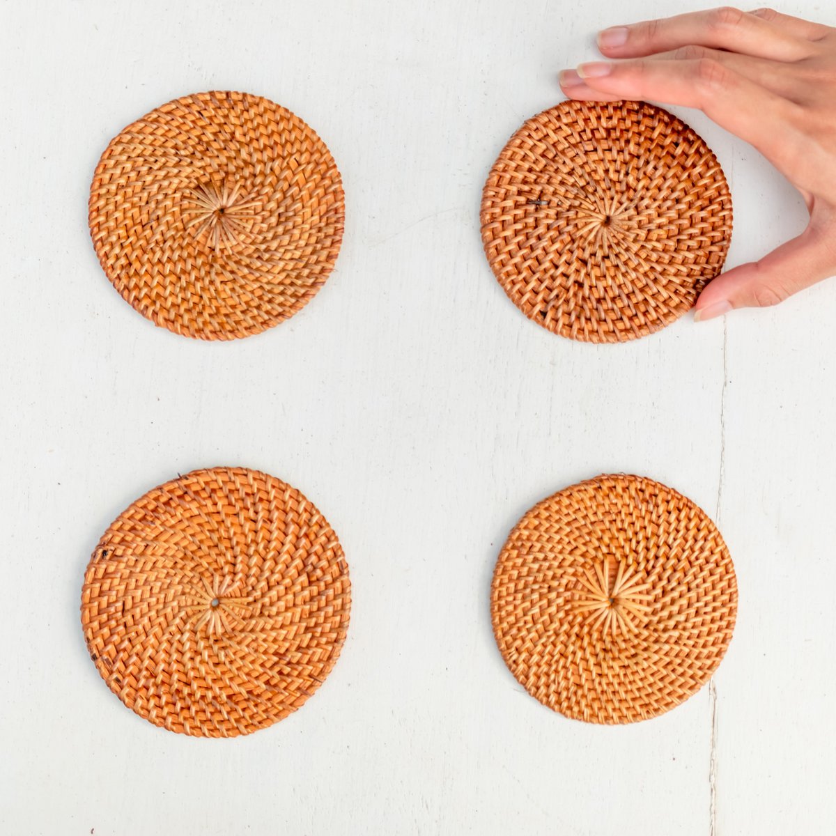 Tibu ronde bruine rotan onderzetters van 9 cm, handgemaakt op Bali